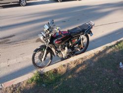 Mut'ta motosiklet orta ref�jdeki trafik dire�ine �arpt� 1 �l�