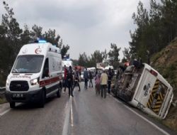 Öğrenci servisi kaza yaptı 5 yaralı
