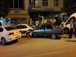 Alkollü sürücü Park halindeki polis aracına arkadan çarptı
