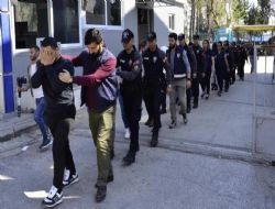 MERSN'DE KUYUMCU SOYGUNU