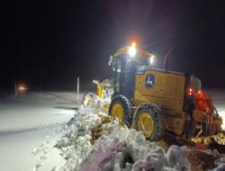 Y�ksek kesimlerde ki yollarda kar temizli�i