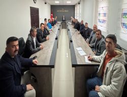 Mut Kaymakam� Osman �elikkol muhtarlarla bir araya geldi