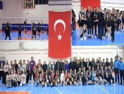 Mut'ta D�nya kad�nlar g�n�nde voleybol turnuvas� d�zenlendi