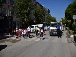 Mut'ta Yayalara öncelik duruşu Hayata saygı duruşu konulu etkinlik düzenlendi