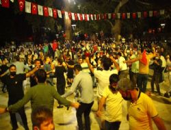 Yaklaşık 3 bin kişinin katıldığı Ankaralı Turgut konserinde korona hiçe sayıldı