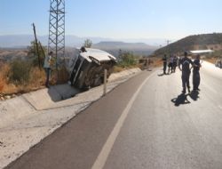 Mut'ta minibüs devrildi 1 ölü 6 yaralı