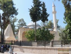 Laal Paa Camii'nde Restorasyon bitmek bilmiyor