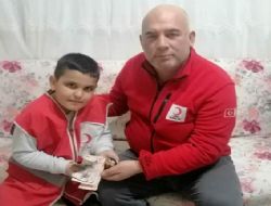 10 yaşındaki İbrahim Bulut, kumbarasındaki harçlıklarını depremzedelere bağışladı