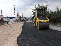 Mut'ta 1 ayda 9 bin ton sıcak asfalt döküldü
