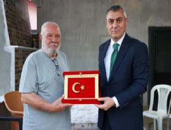 Vali Atilla Toros devlet sanatçısı Musa Eroğlunu ziyaret etti