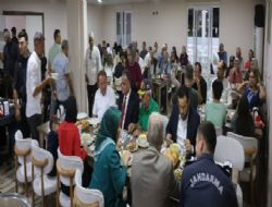 Bakan Orhan Gazi ve ehit aileleriyle yemekte bulutu