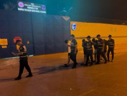 Polise Mukavemet G�steren ve Kamu Mal�na Zarar Veren �ah�slar Tutukland�