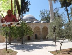 Tarihi Laal Paa Camii kaderine mi terk edildi