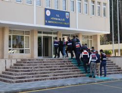 Aranan şahısları Jandarma yakaladı