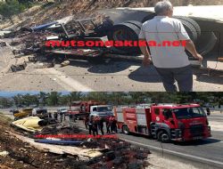 Devrilen kamyon hurdaya d�nd� s�k��an s�r�c� kurtar�ld�